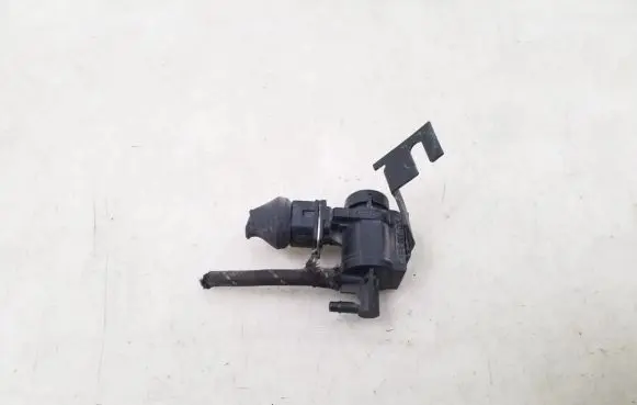 Audi A6 S6 C5 4B Turbo solenoid valve 1J0906283A