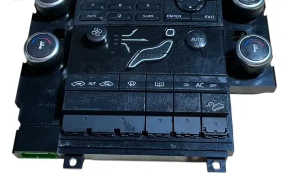 Volvo V70 Climate control unit 30782911 M3301200014 SN60038223