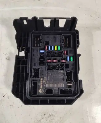 Renault Captur II Fuse module 284B77213R