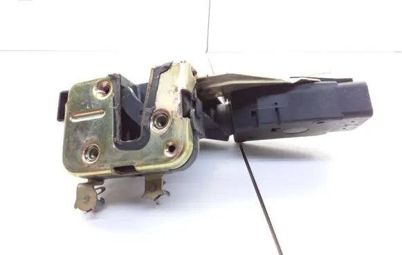 Mitsubishi Carisma Coupe door lock (next to the handle) 