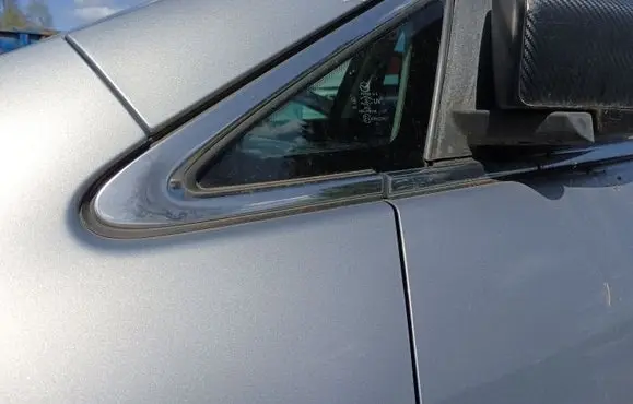 Mazda CX-7 Front triangle window/glass 