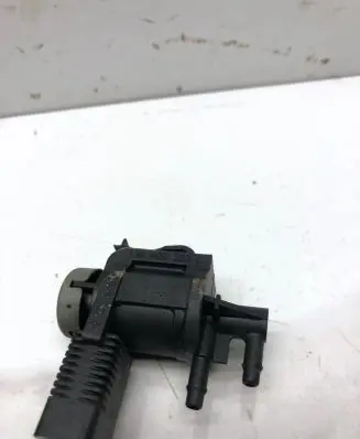 Audi A4 S4 B6 8E 8H Turbo solenoid valve 1J0906283C