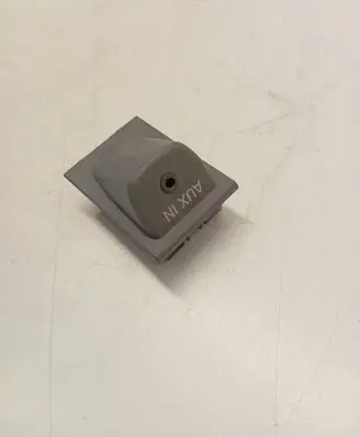 Ford Ranger AUX in-socket connector UC0R66DFX 110121