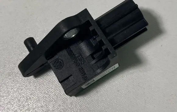 Volkswagen PASSAT B6 Airbag deployment crash/impact sensor 5N0959351B