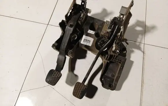 Opel Insignia A Brake pedal 13228166
