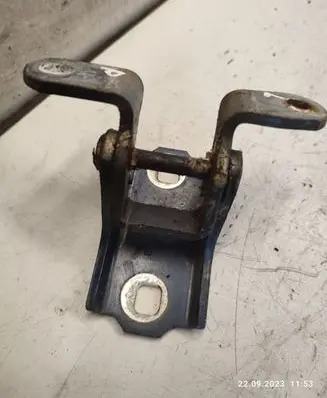 Opel Insignia A Front door lower hinge 