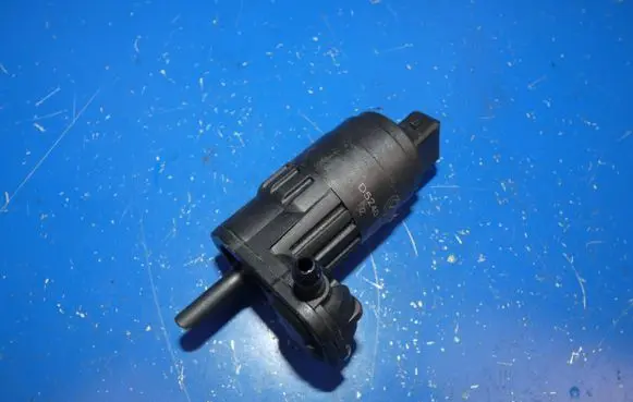 Fiat 500X Windscreen/windshield washer pump 52403715