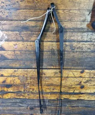 Skoda Octavia Mk2 (1Z) Front wiper blade arm 1Z1955409A 1Z1955410A