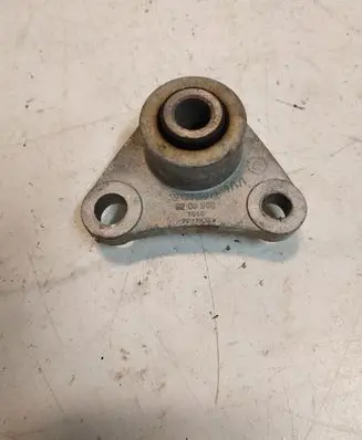 Volvo V70 Engine mount bracket 9203968
