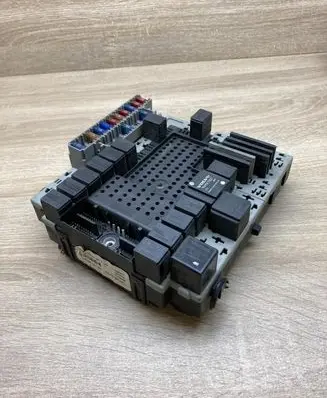 Volvo V70 Fuse module 8645411 8645410