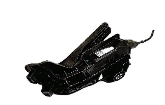 Accelerator throttle pedal