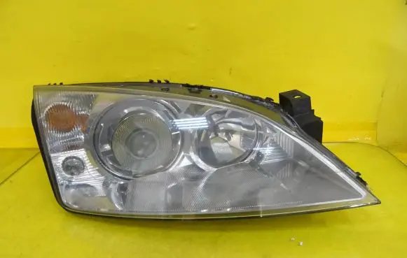 Ford Mondeo Mk III Headlight/headlamp 1S71-13005-CJ 0301174272