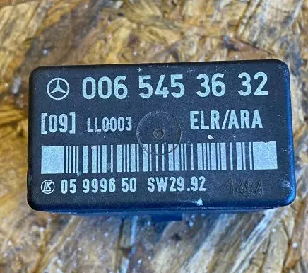 Mercedes-Benz E W124 Other relay 0065453632 05999650 SW2992