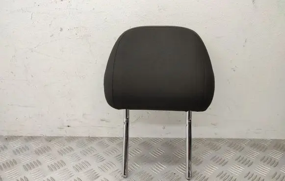 Volkswagen PASSAT B8 Front seat headrest 