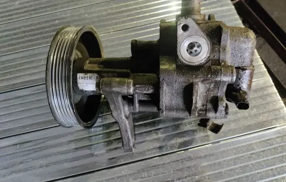 BMW 5 F10 F11 Power steering pump 407944801
