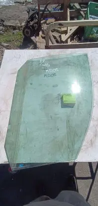Volkswagen Caddy Front door window glass four-door 1212123