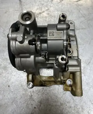 BMW 5 F10 F11 Oil pump 8507325 N57D30C