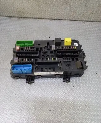 Opel Zafira B Fuse module 13206759