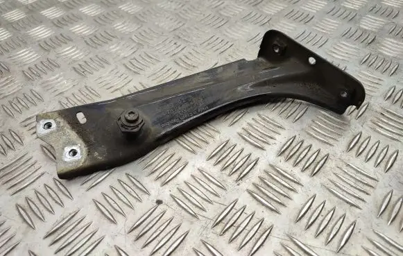 Skoda Octavia Mk3 (5E) Fender mounting bracket 5E0821142