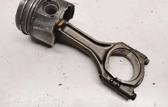 Opel Insignia B Piston with connecting rod 55577553 0687776302