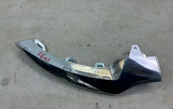 Front bumper splitter molding