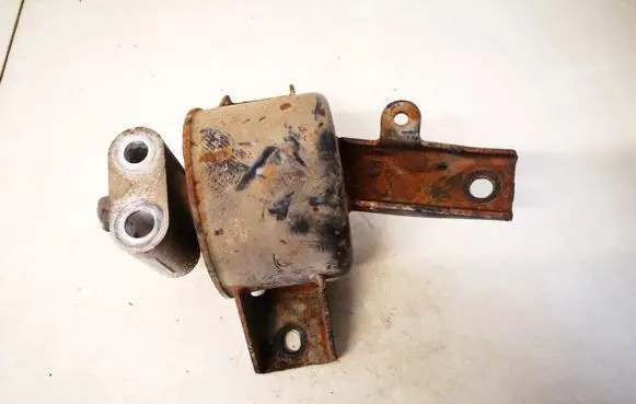 Chevrolet Kalos Engine mount bracket