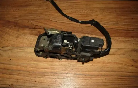 Mazda 626 Rear door lock