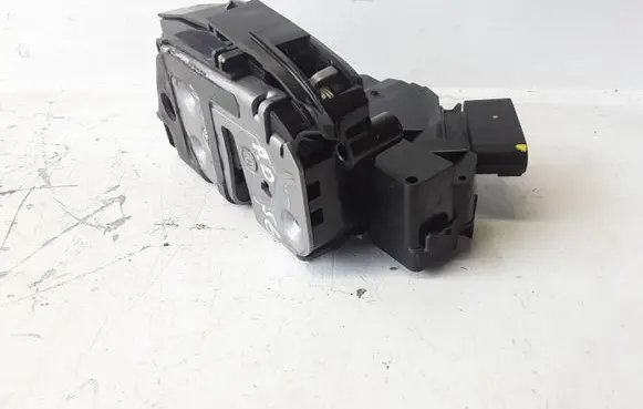 Volvo S60 Front door lock 31301740