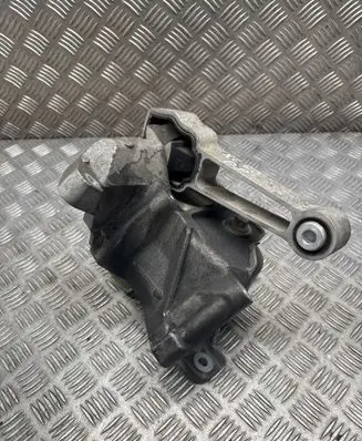 Volvo XC60 Engine mount bracket 