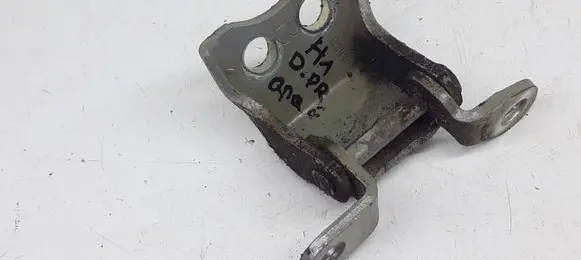 Honda CR-V Rear door lower hinge