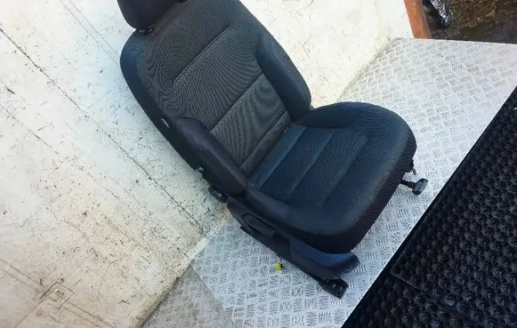 Volkswagen Golf VII Front passenger seat 5Q4881106M