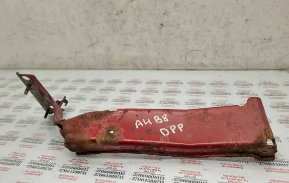 Audi A4 S4 B8 8K Fender mounting bracket 8K0821136A