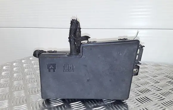 Ford Grand C-MAX Fuse module AV6T14A067AB