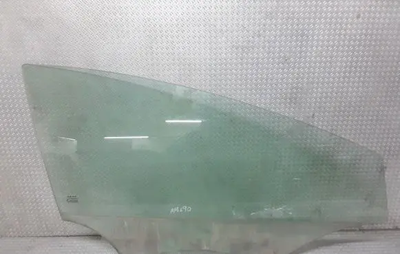 Seat Leon (1P) Front door window glass four-door