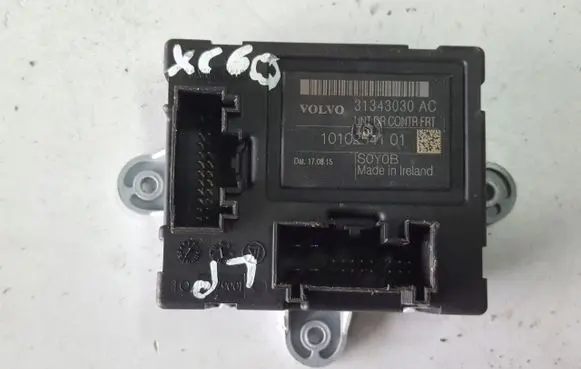 Volvo V70 Door control unit/module 31343030AC
