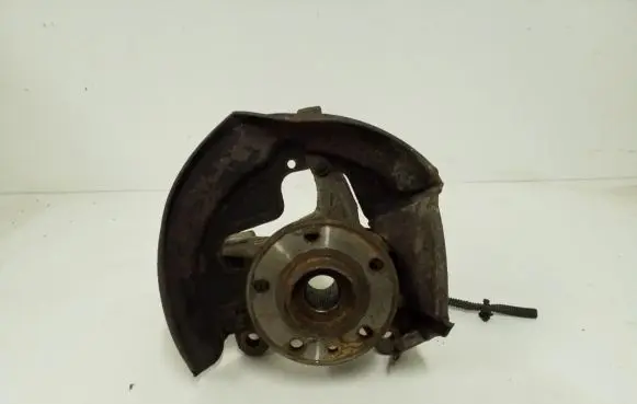 Front wheel hub