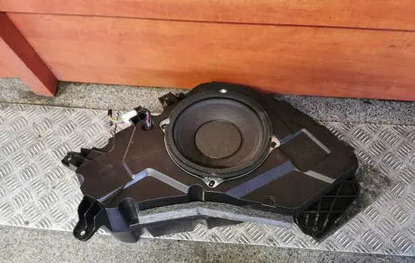 Hyundai ix35 Subwoofer speaker 963802S000