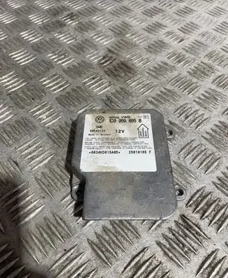Volkswagen PASSAT B5 Airbag control unit/module 1C0909605B 5WK43124 25010105F
