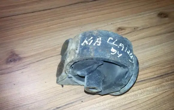 KIA Clarus Engine mount bracket