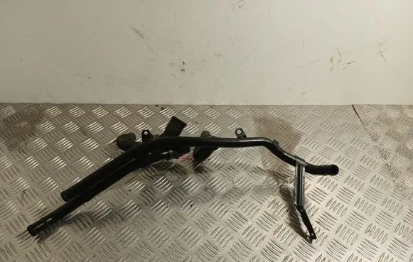 Volkswagen PASSAT B8 Engine coolant pipe/hose 5Q0121064AM