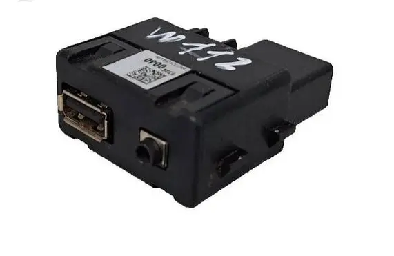 Opel Astra J USB socket connector 13360040