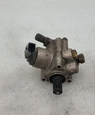 Volkswagen PASSAT B6 Fuel injection high pressure pump 06F127025D