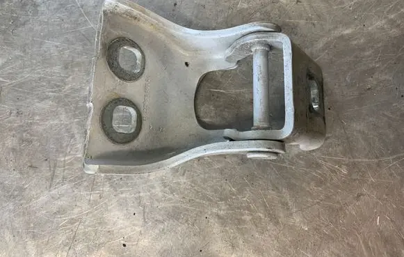 Renault Kangoo II Front door lower hinge 115112502