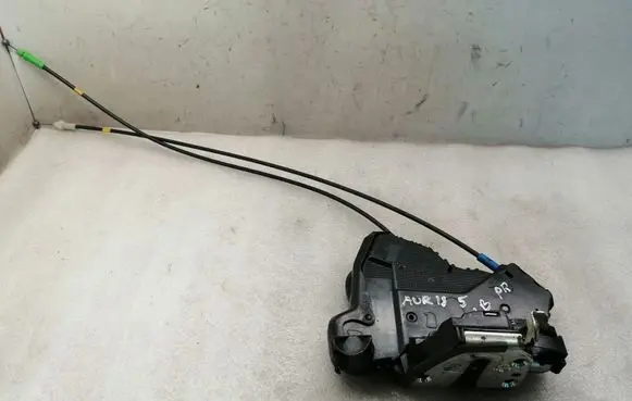 Toyota Auris 150 Front door lock 6903002220