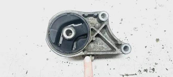 Opel Signum Engine mount bracket 21031124