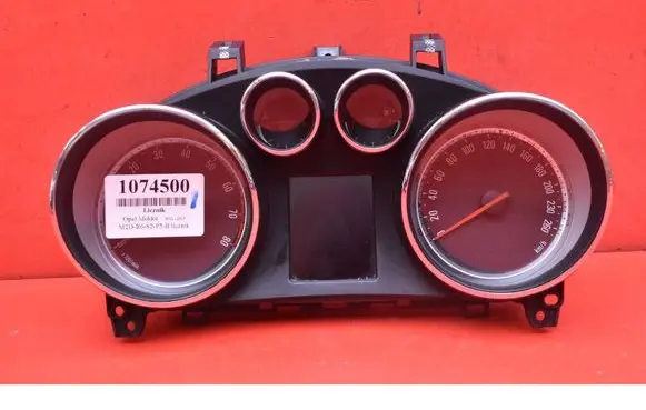 Opel Mokka Speedometer (instrument cluster) 95136700