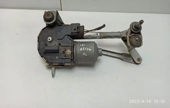 Seat Altea XL Front wiper linkage and motor 5P0955024E 5P0955120C