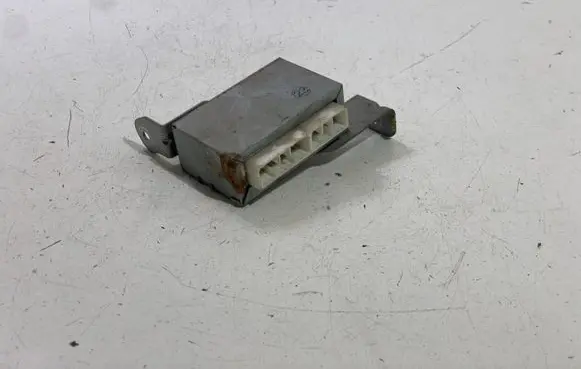 Mazda Xedos 6 ABS control unit/module M05067650A