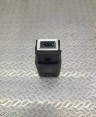 Peugeot 308 USB socket connector 98313506VV