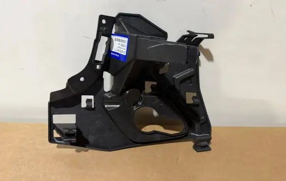 Volvo XC60 Front bumper mounting bracket 31425174